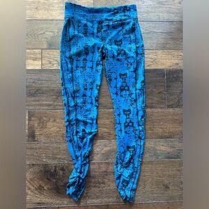 Cabi Blue Patterned Womens Leggings- size Medium